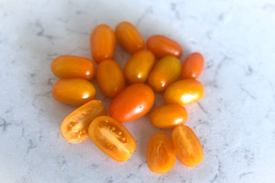 Mogna orange Ormato-tomater i kluster